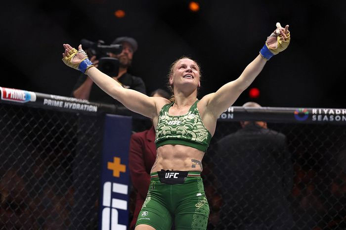 Hasil UFC 306 – Bolak-balik Jatuhkan Alexa Grasso, Sabuk Juara Akhirnya Milik Valentina Shevchenko Lagi di Laga Trilogi